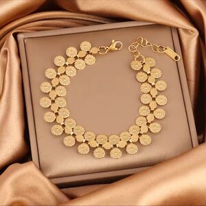 Elegant Gold Floral Bracelet